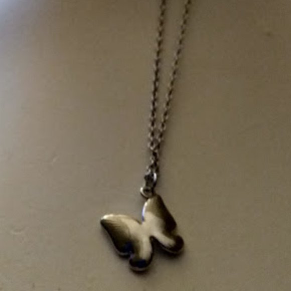 KOHL'S BUTTERFLY CLEAR CRYSTAL SILVER NECKLACE**NEW! - Picture 3 of 3